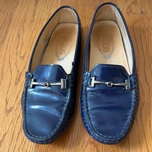 Tod’s navy driving loafer